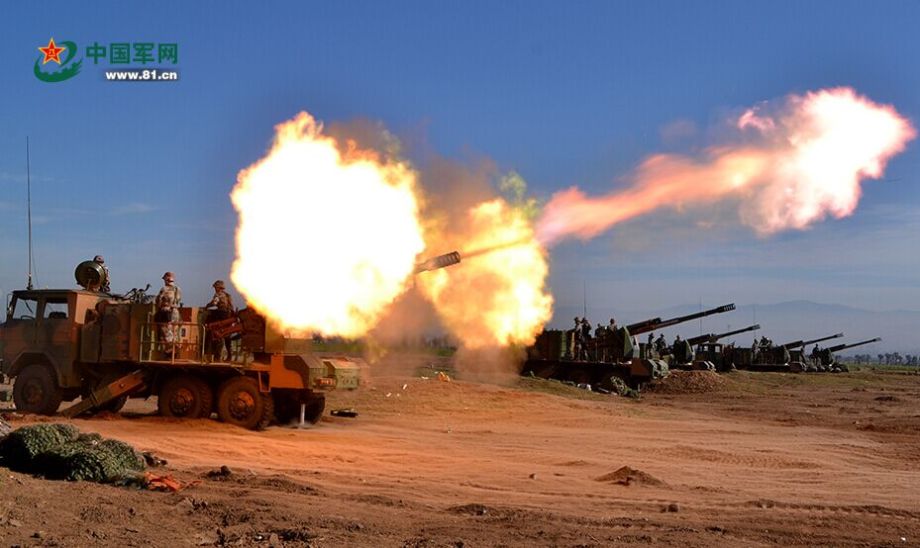 某炮兵团野外实弹射击 浓墨重彩场面如画