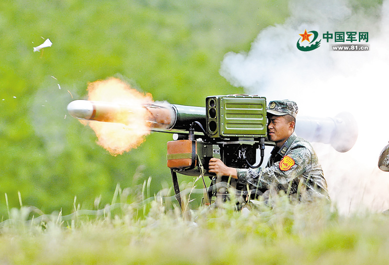 "红箭"多型号反坦克导弹亮相毕业演兵场