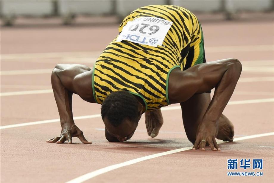 [高清组图]博尔特200米夺冠:弯弓射箭 亲吻赛场