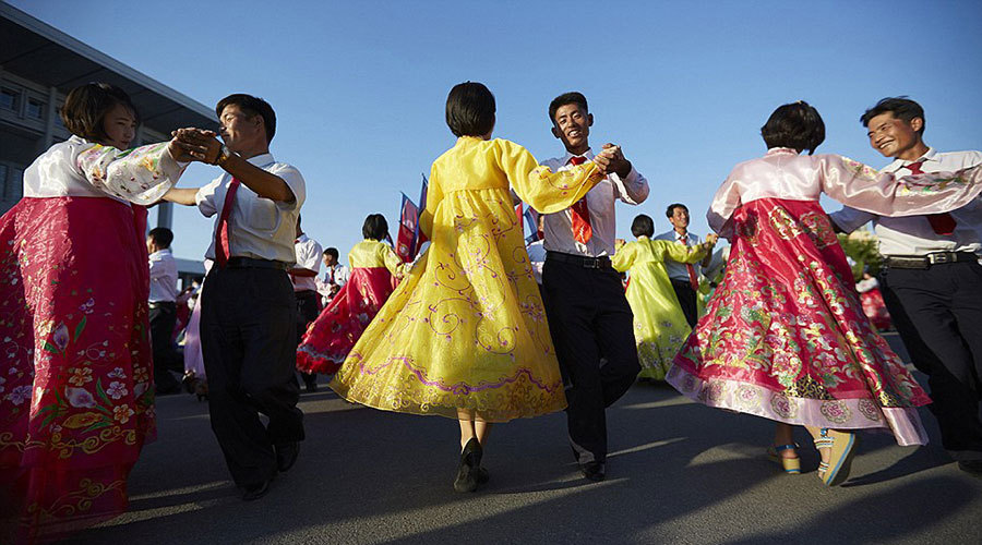 [高清组图]实拍朝鲜人时尚生活 电子产品随处可见