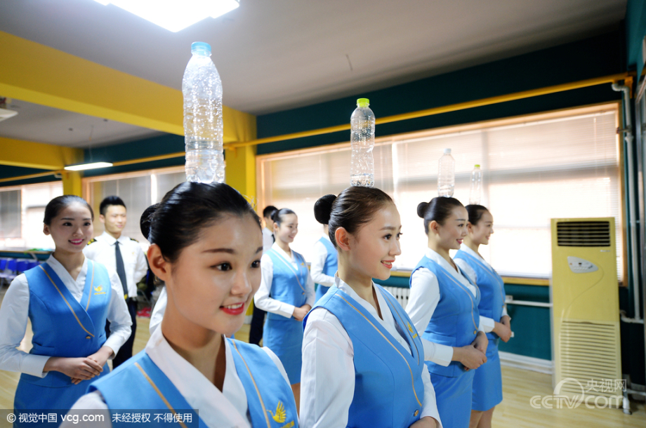 年12月20日 09:52 2015年12月19日,山东省济南市一家空乘专业培训学校