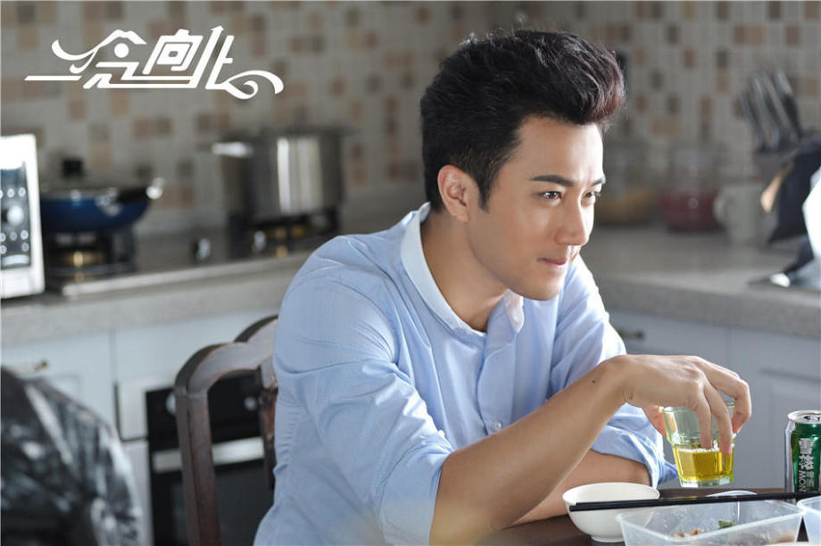 一念向北曝光情侣海报刘恺威张俪雨中缠绵