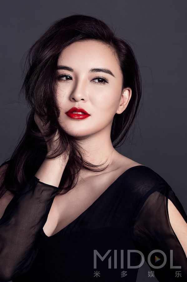 星座女神莫小棋"轻妆上阵"玩变妆