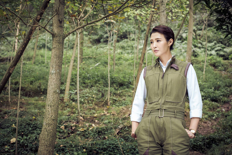 白庆琳《解密》高清剧照展总攻气质