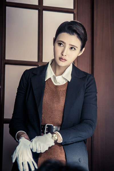 白庆琳《解密》高清剧照展总攻气质