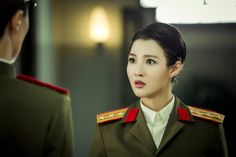 白庆琳《解密》高清剧照展总攻气质