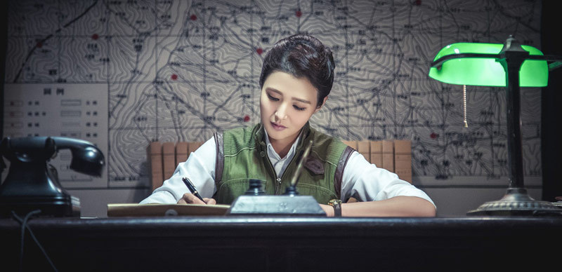 白庆琳《解密》高清剧照展总攻气质