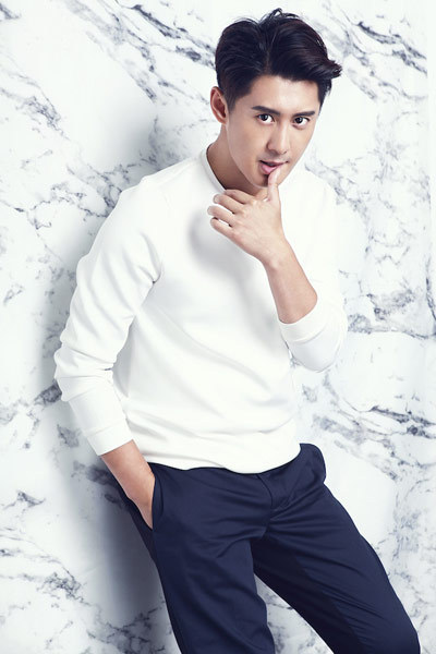 张天其生日大片曝光 宛若谦谦君子温润如玉