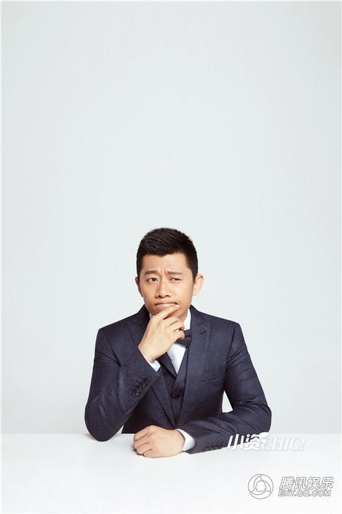 4/6   近日,演员夏雨曝光一组时尚杂志封面写真,封面中夏雨身着棕红色