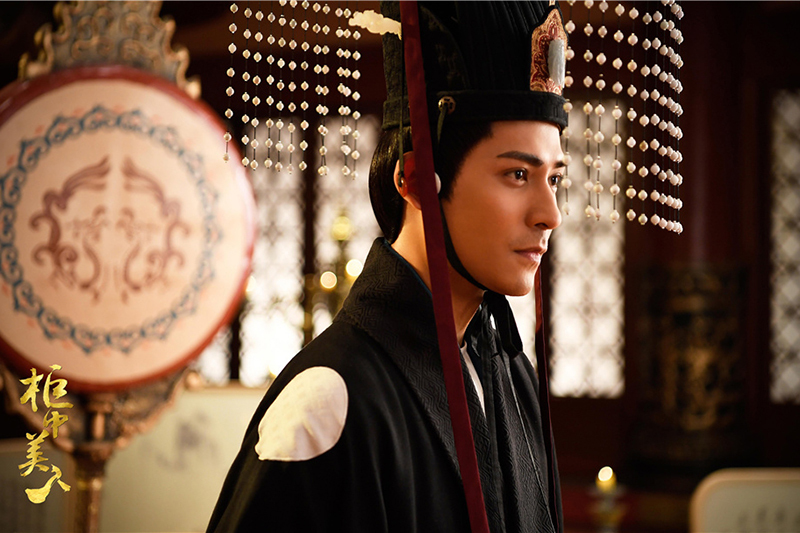 《柜中美人》曝杀青组图 英气帝王周渝民被爱环绕