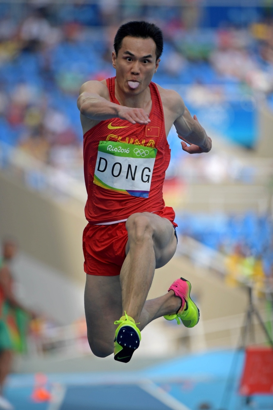 男子三级跳远:董斌摘铜