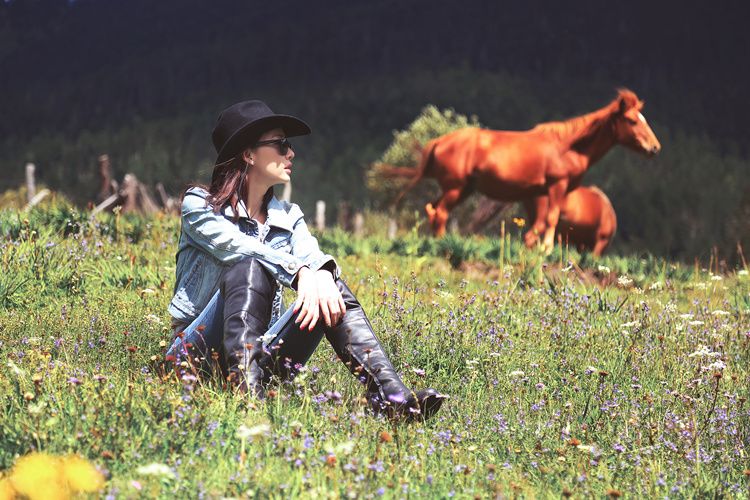 叶一云秋季写真曝光 高腰紧身牛仔裤尽展逆天长腿