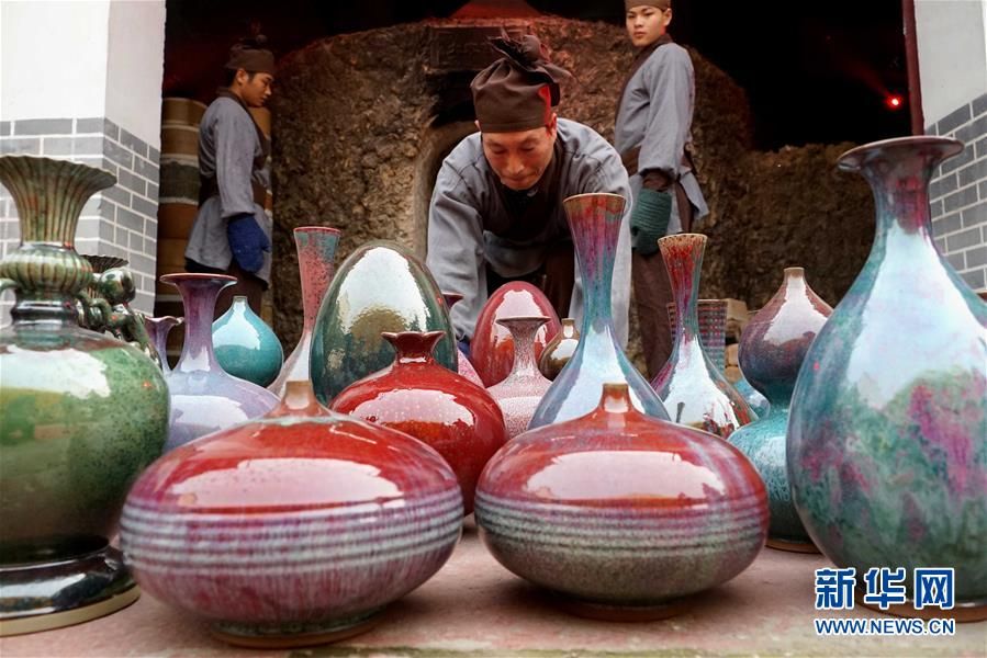 11月19日,在钧瓷的始产地河南省禹州市神垕镇,记者在河南省非物质文化