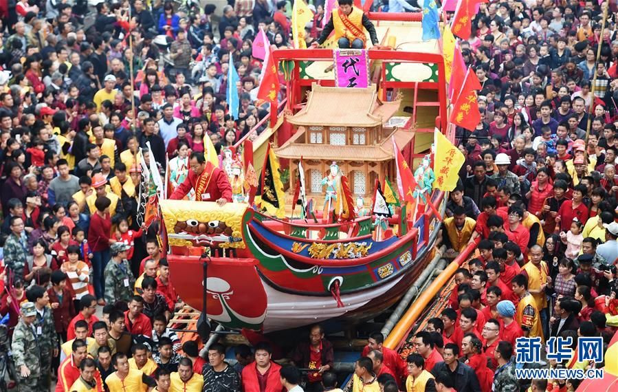 数万民众举行送王船民俗活动