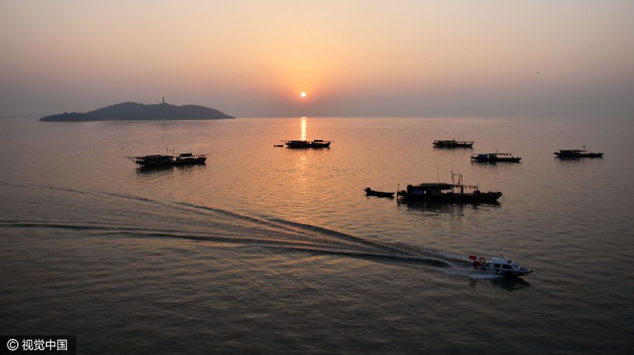 [高清组图]安徽巢湖:渔火节千盏渔火映巢湖