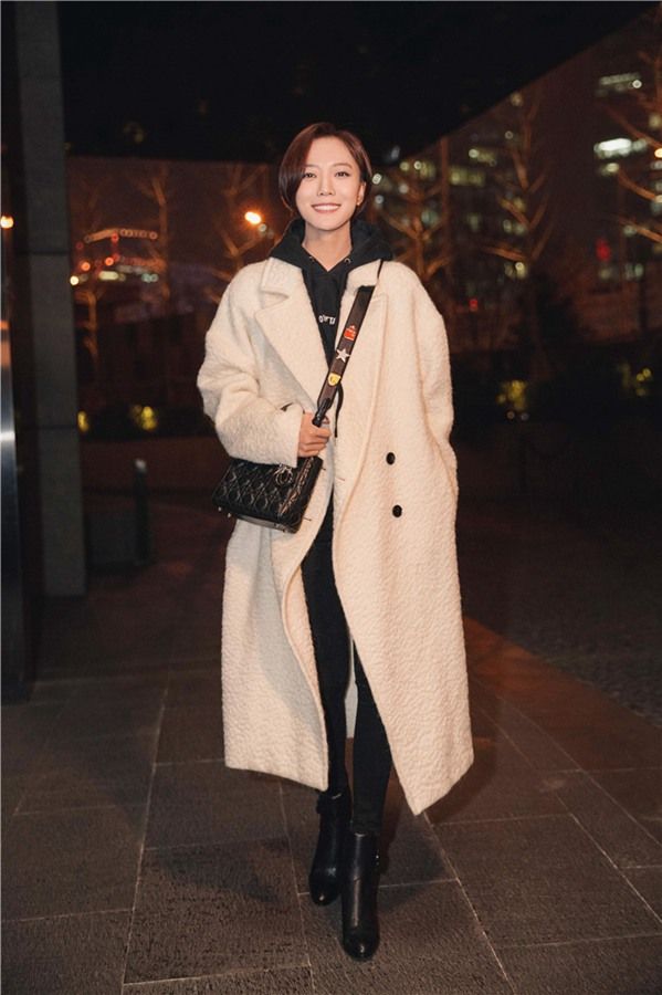 短裙秀腿已out 王珞丹发短腿长酷一脸