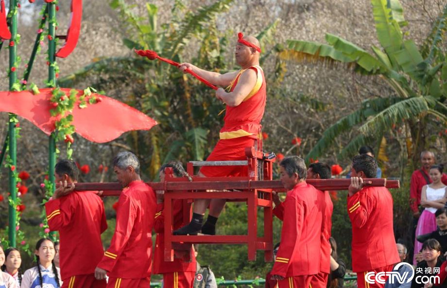 走进广东陆河:神秘民俗 坐刀轿