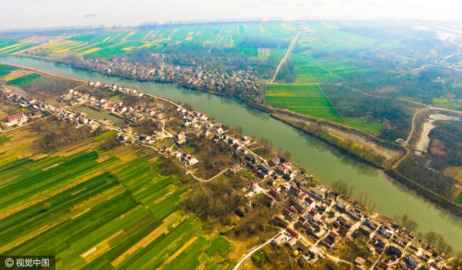 1/3 2017年3月8日,航拍安徽铜陵老洲乡进入盛花期的油菜花海.