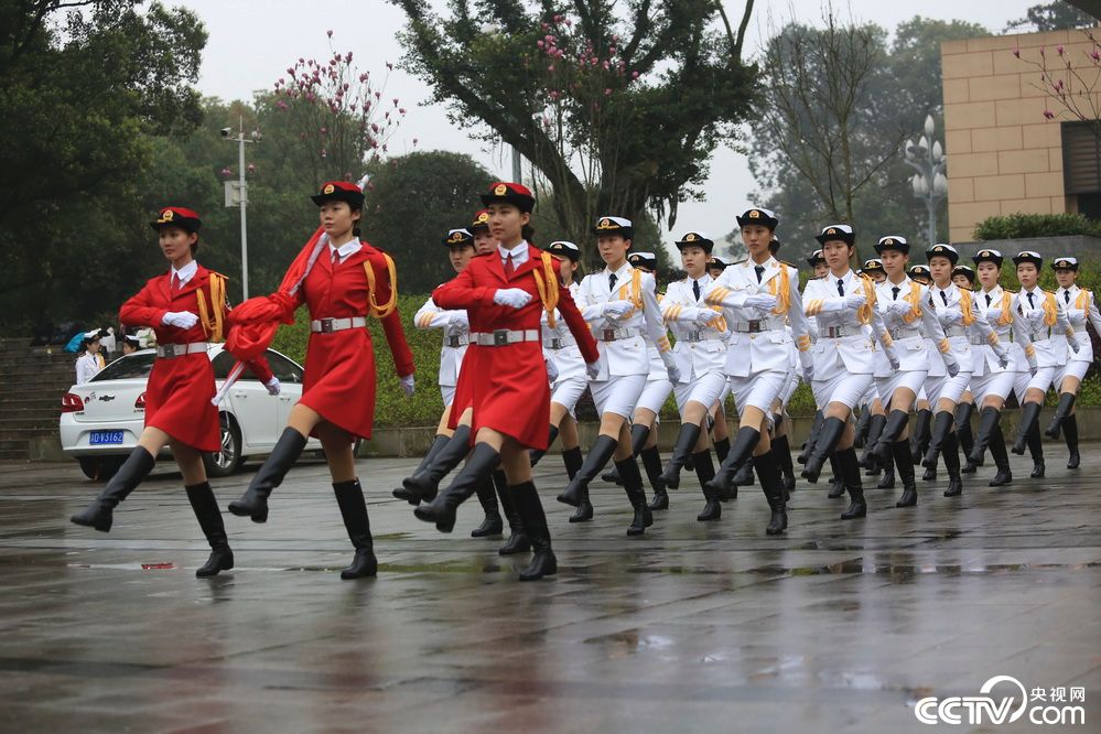 重庆唯一高校女子国旗班平均身高1米68以上