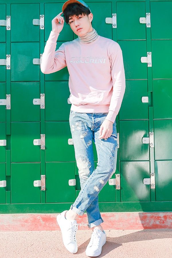 王咨越春日校园写真 这个单眼皮男孩有点帅!