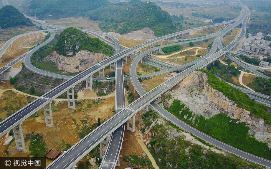 1/3 2017年5月11日,航拍贵州花安(贵阳市花溪至安顺市)高速公路终点