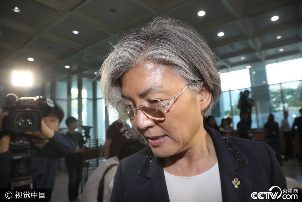 文在寅任命韩国首位女外长