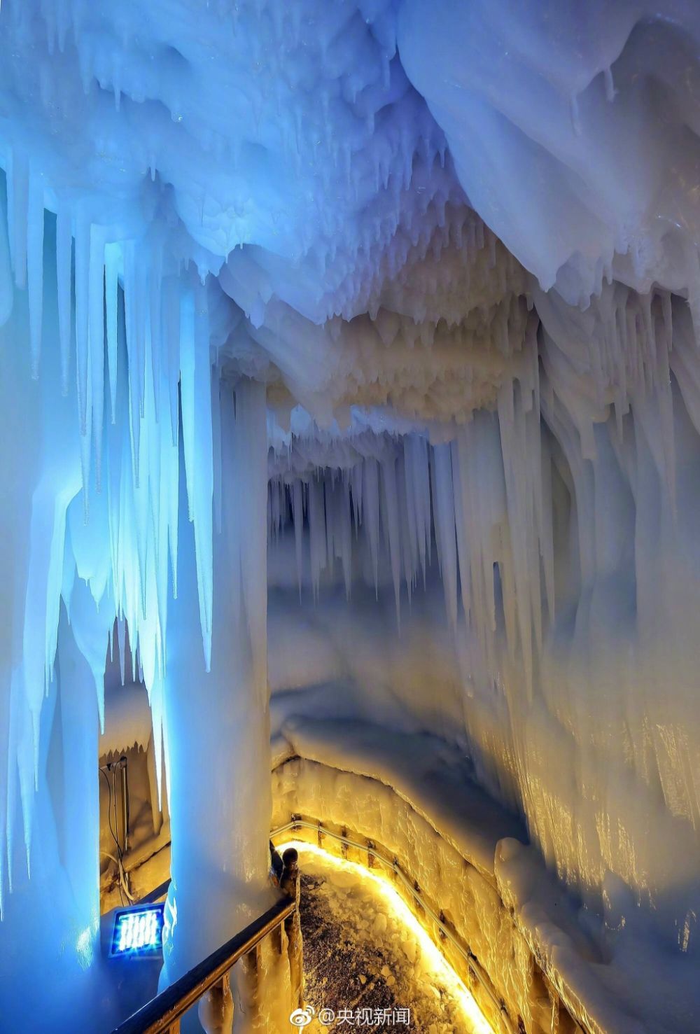 夏日里的"万年冰洞"