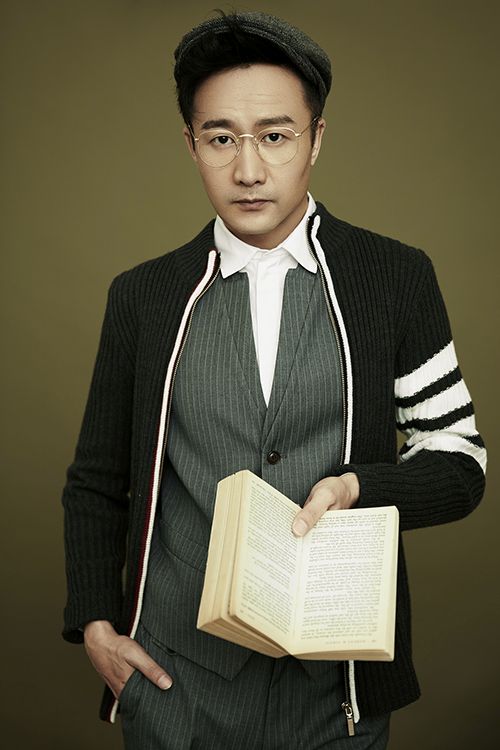 岳旸时尚写真上线 尽显商务绅士"萌"