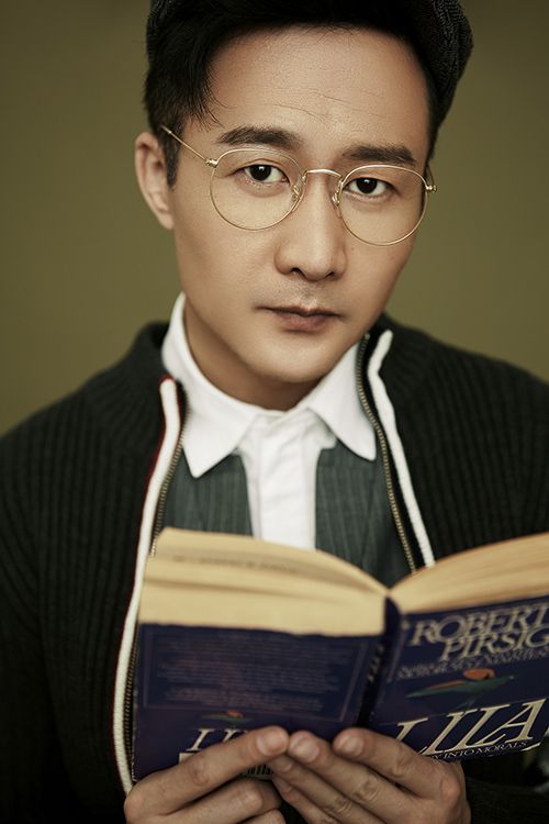 登录 1/6 我要分享   近日,实力派演员岳旸曝光了一组绅士范十足的