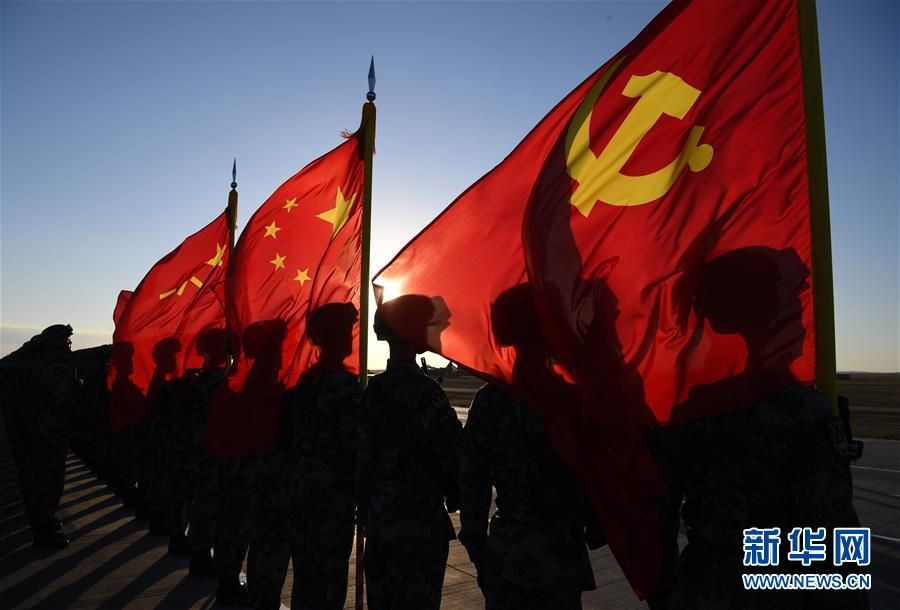 这是受阅部队在进行准备.