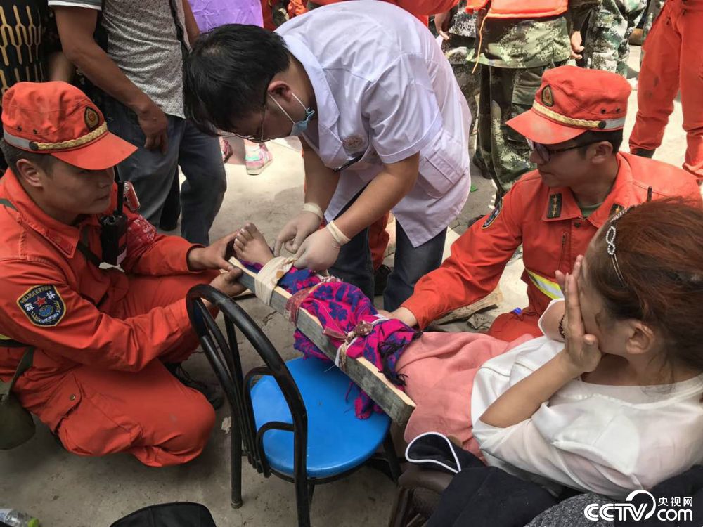 包含原武警总医院代诊挂号服务突发疾病紧急响应，就医争分夺秒的词条