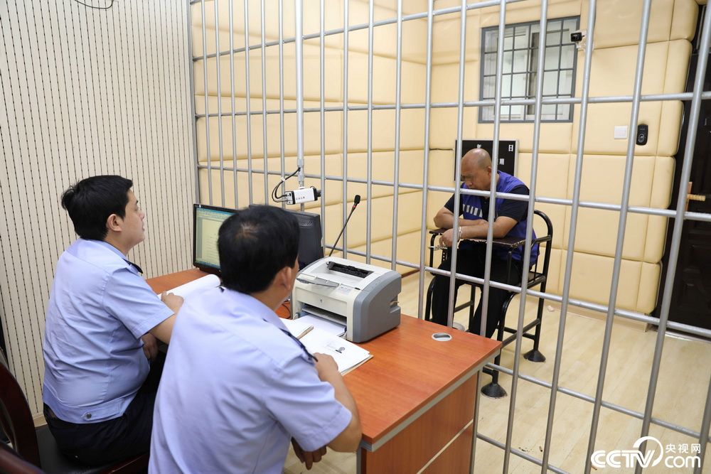 女孩开学路上被盗5万港币 西安铁警48小时破案