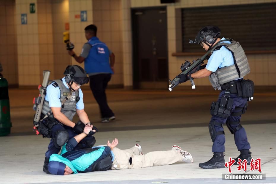 香港警方进行"火线"反恐演习
