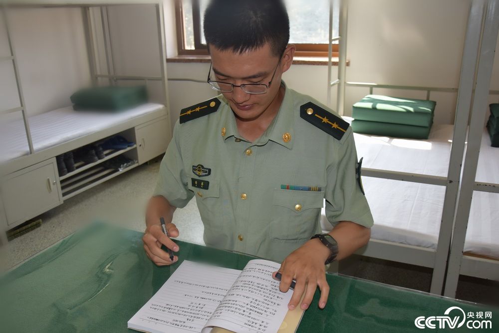 登录 1/9 我要分享   央视网消息(张兵 陈春越) 铁打的营盘流水的兵