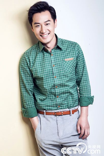 央视综合频道主持人舒冬高清图集