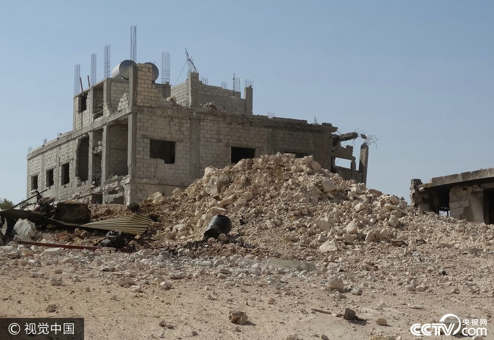 叙利亚伊德利卜遭空袭医院被炸毁成废墟