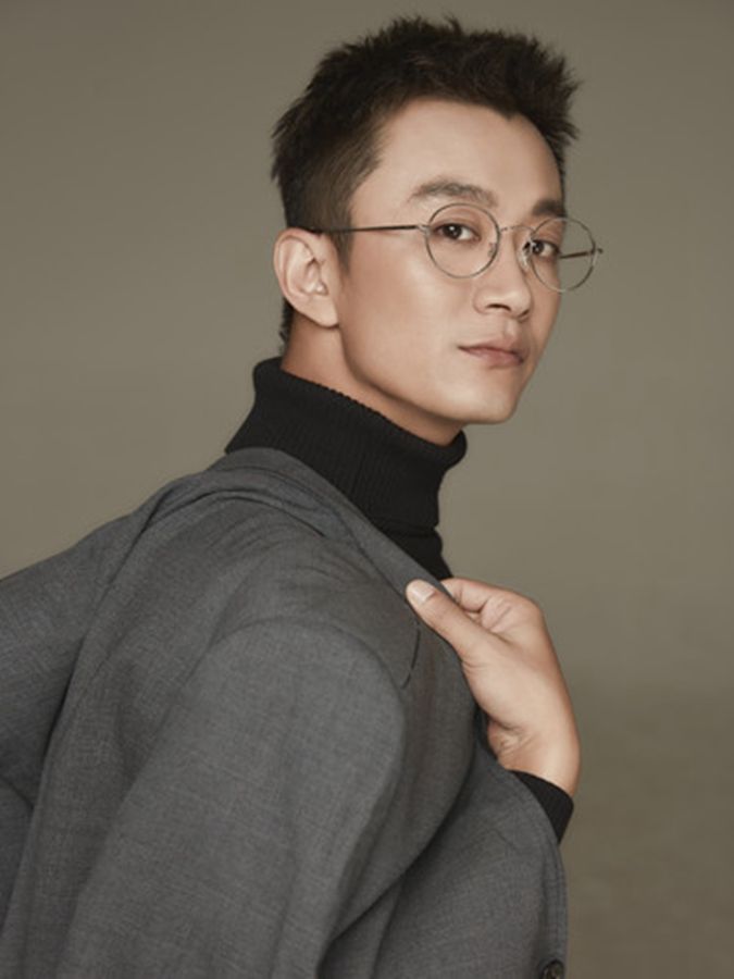 高远大秀"眼镜杀" 演绎"斯文败类"新复古