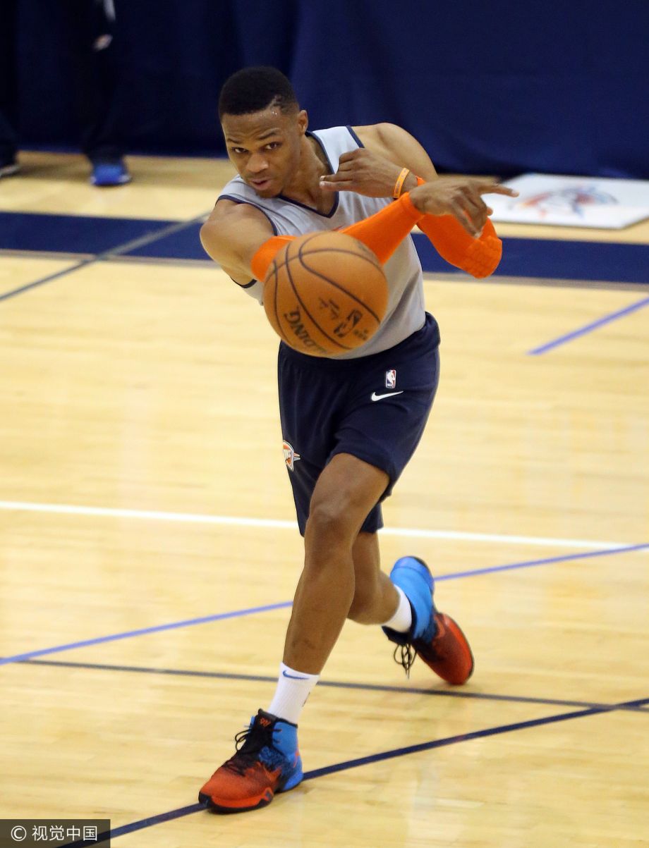 [高清组图]雷霆训练其乐融融 威少已然带头大哥