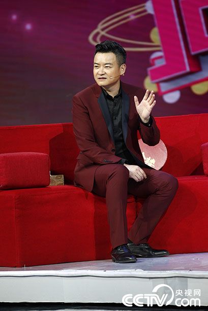 央视综艺频道主持人李佳明高清图集