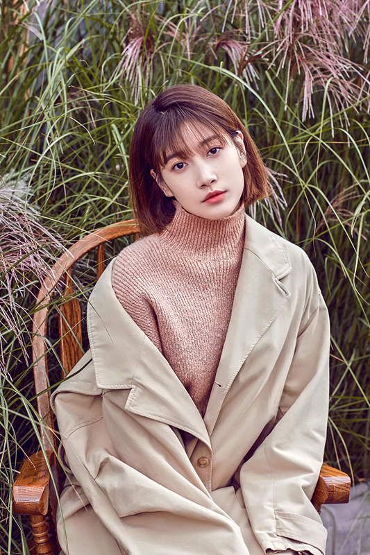 啜妮暖冬写真曝光 尽显清新自然