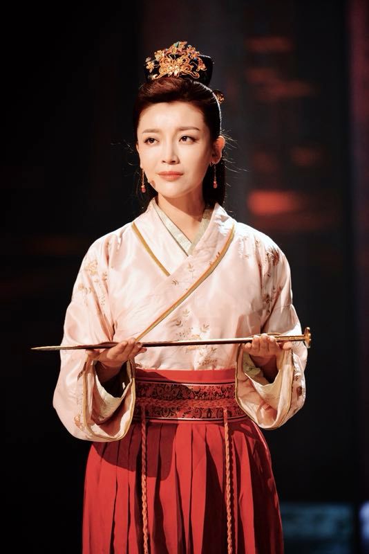 国家宝藏高晓菲饰越女带剑出嫁为国为民