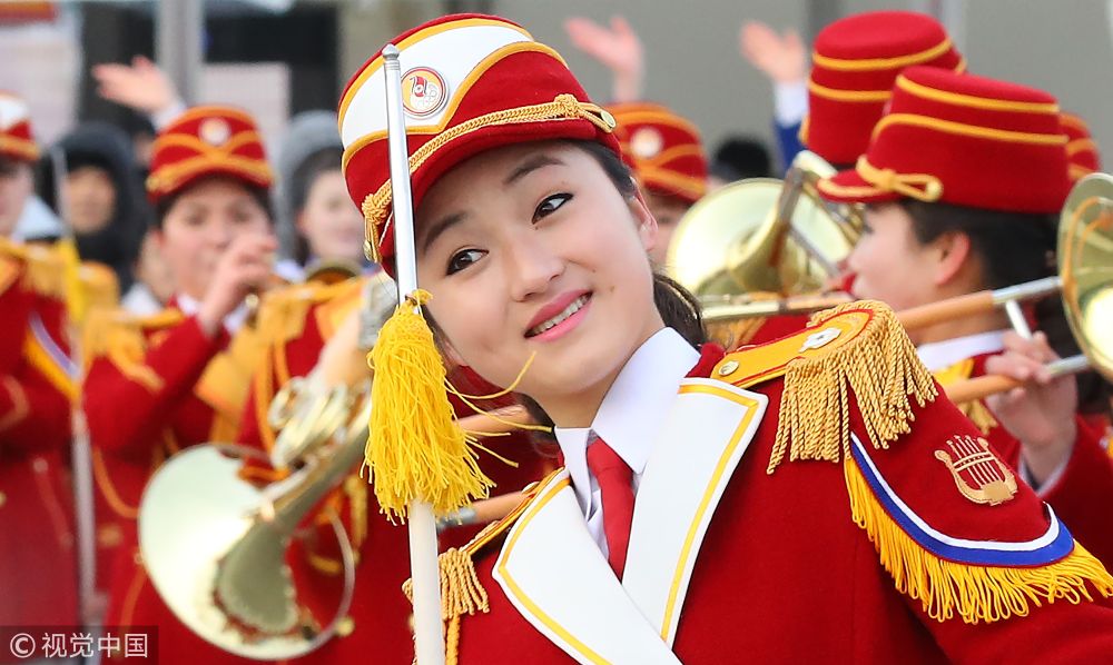 [高清组图]艳丽夺目 朝鲜拉拉队奥林匹克广场演出