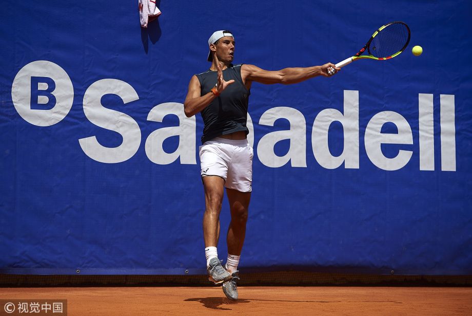 [高清组图]纳达尔训练备战 大秀手臂恐怖肌肉