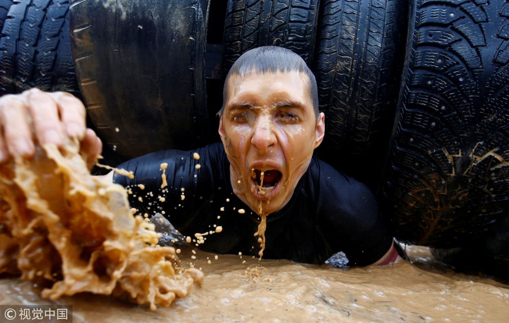 白俄罗斯举行障碍跑 选手泥潭闯关超卖力_图片频道_央视网(cctv.com)