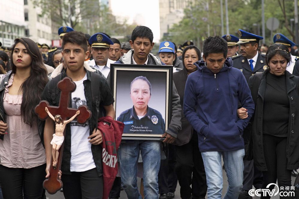 一年牺牲547人墨西哥警察游行哀悼