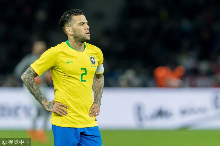 [高清组图]阿尔维斯世界杯梦碎 将接受右膝手术