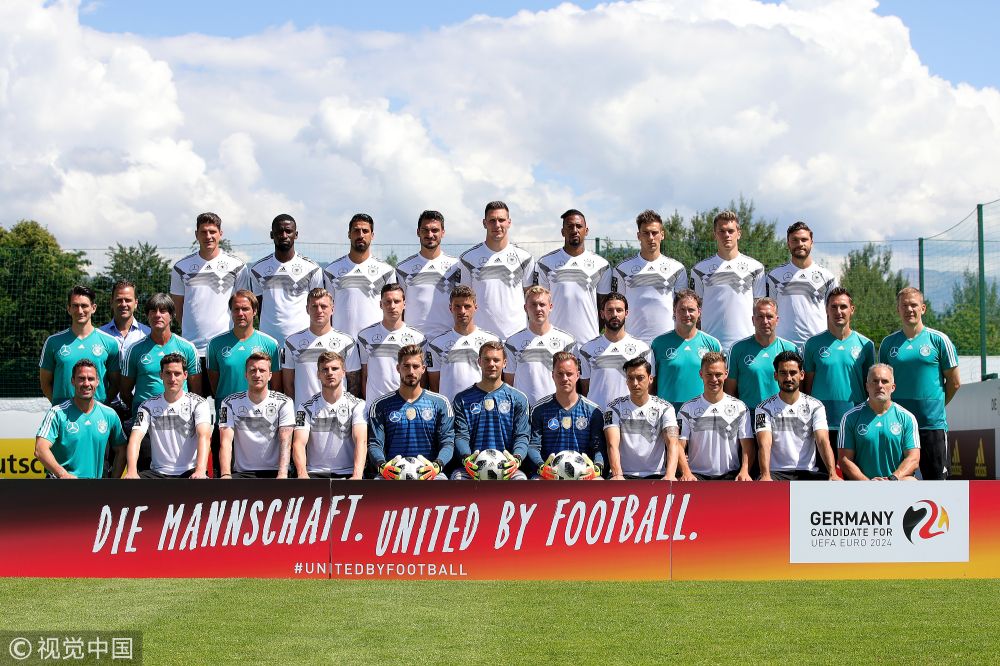 [高清组图]世界杯德国队全家福 男模队英气逼人