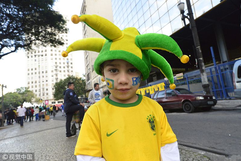 高清组图巴西球迷助阵世界杯彩绘壁画齐上阵