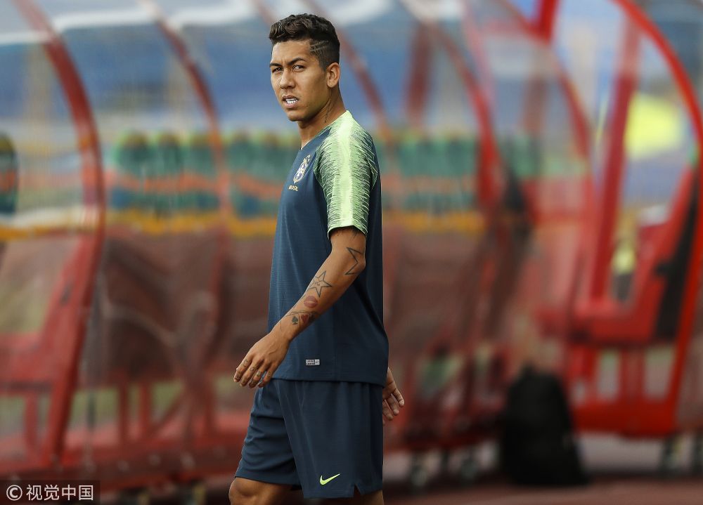 [高清组图]巴西轻松备战 内马尔扮鬼脸开怀大笑