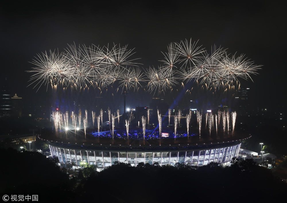 [高清组图]亚运会闭幕式:美丽烟花点亮夜空